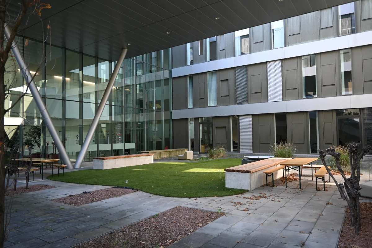 An outdoor courtyard with seats and tables